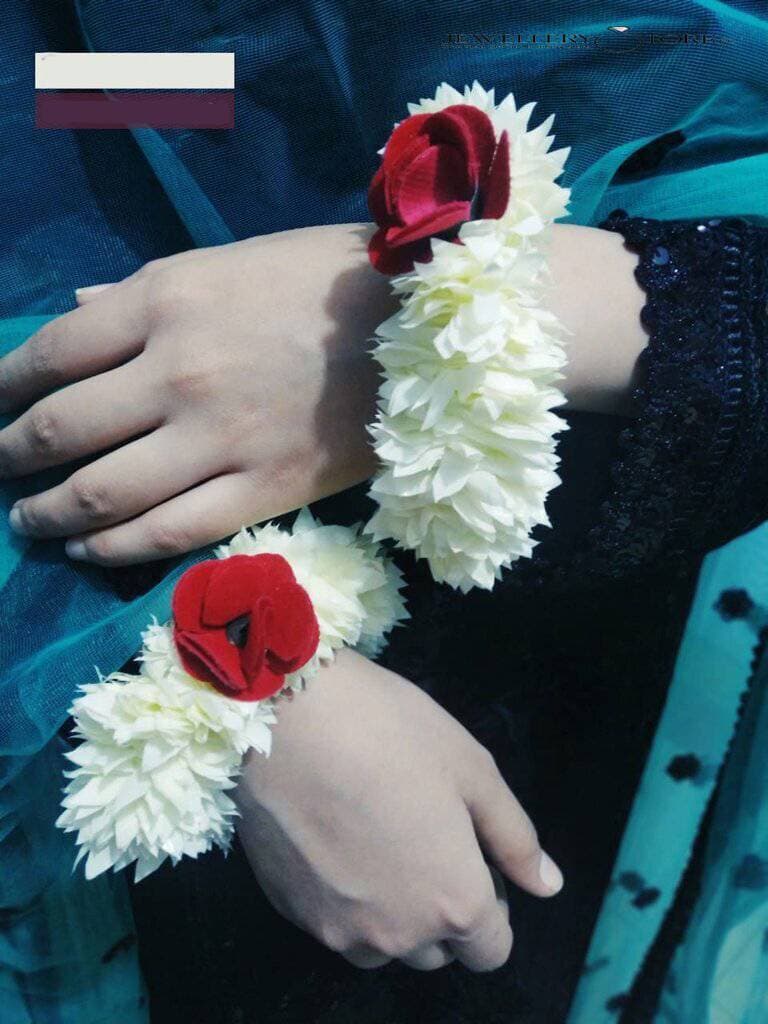 Artificial Gajra Flower kangan for Wedding Jewellery - Reuseable - White with Red Flower- Pack of 2