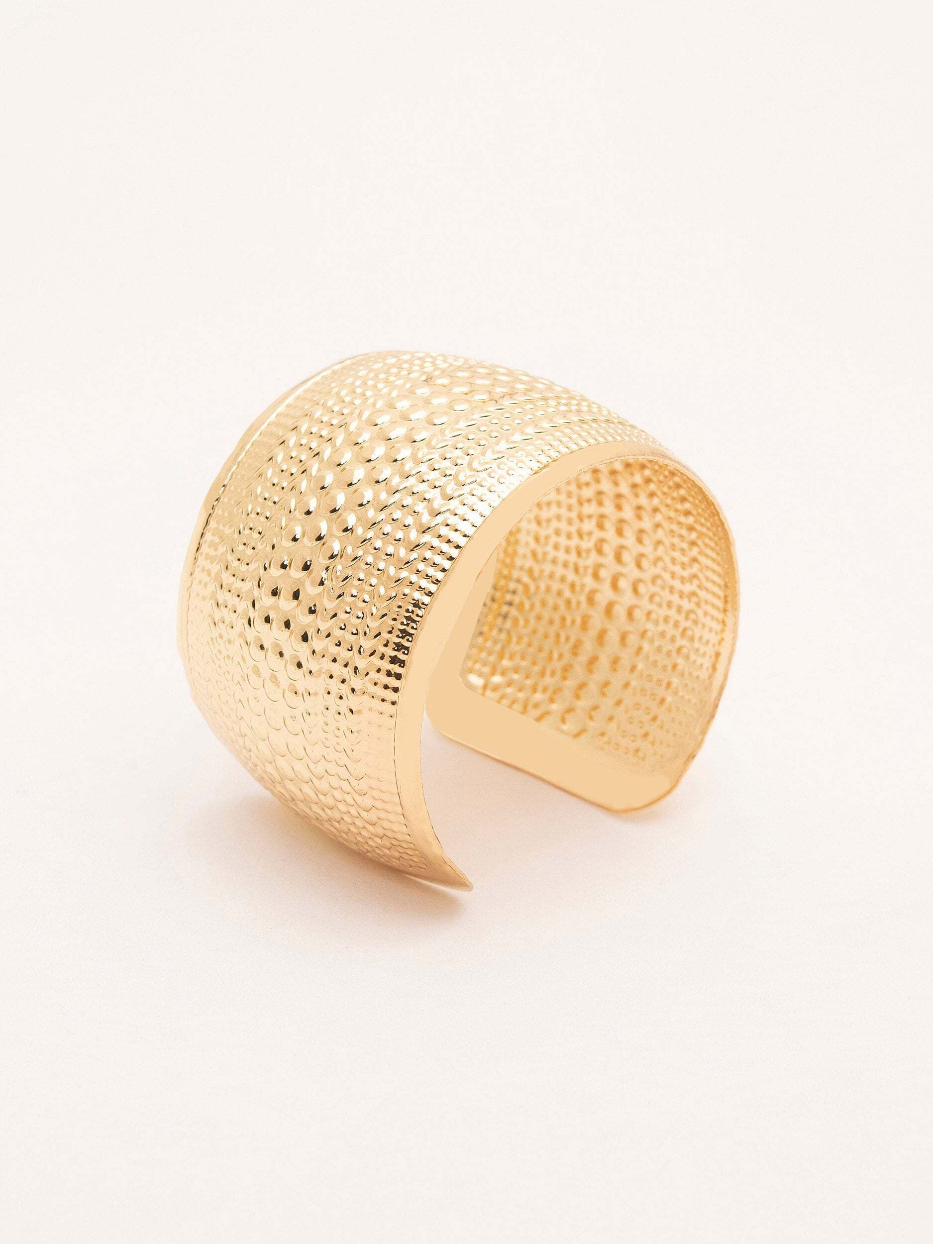 CTI  WIDE CUFF BRACELET (TEXTURED) Color: Golden