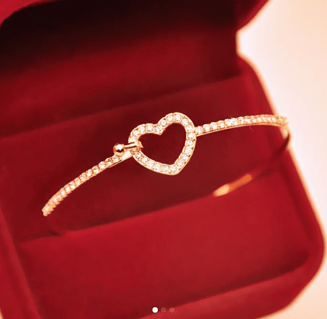 Elegant Gold Love Heart Bangle