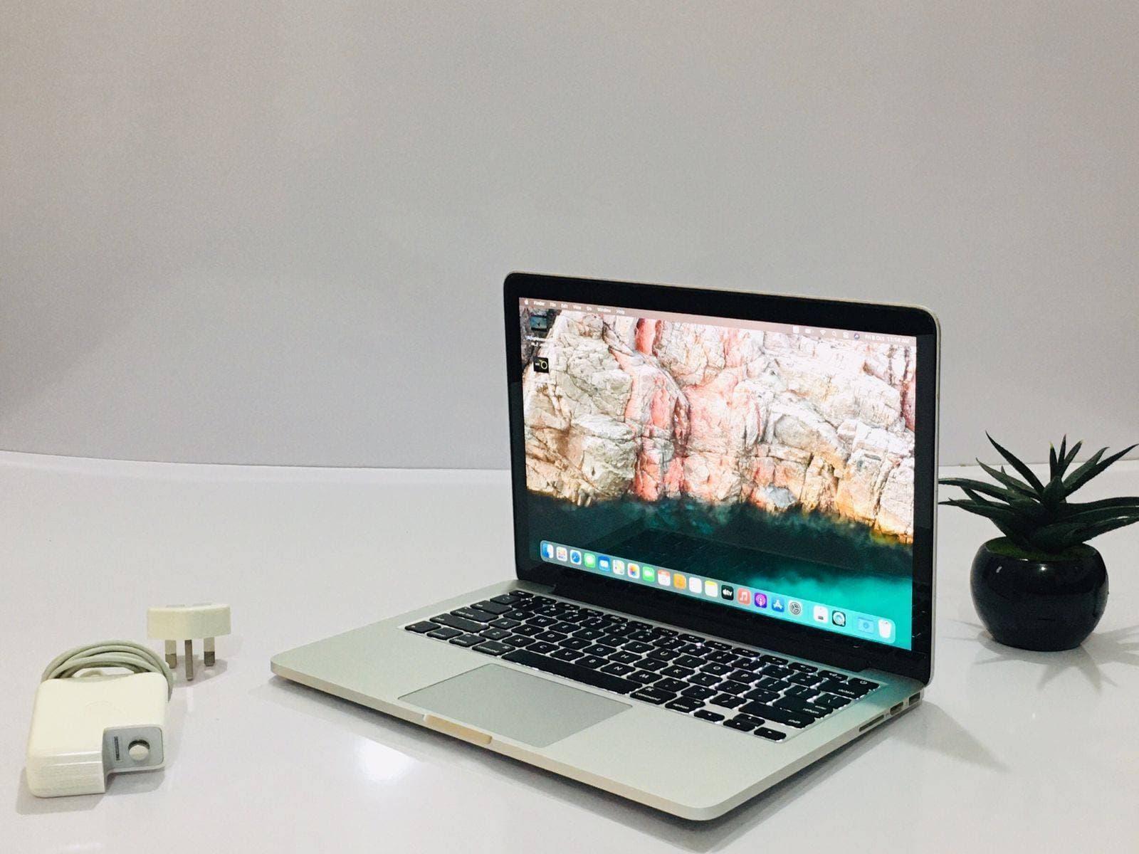Apple MacBook Pro 2014, 8GB RAM 128GB SSD Intel Core i5 Retina 13.3″ Display (Used)