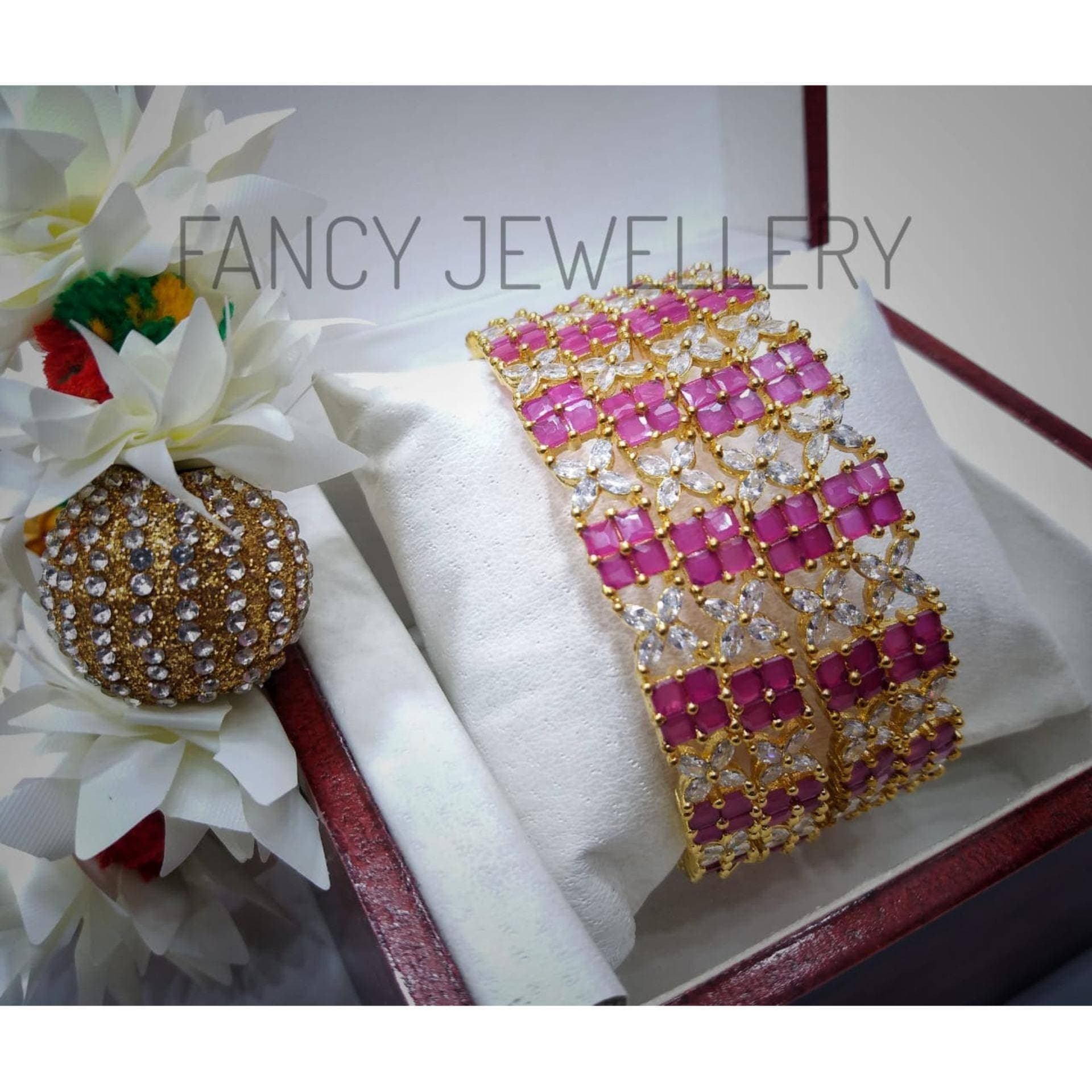 New Trendy Design Zircon Crystals Bangle for Girls