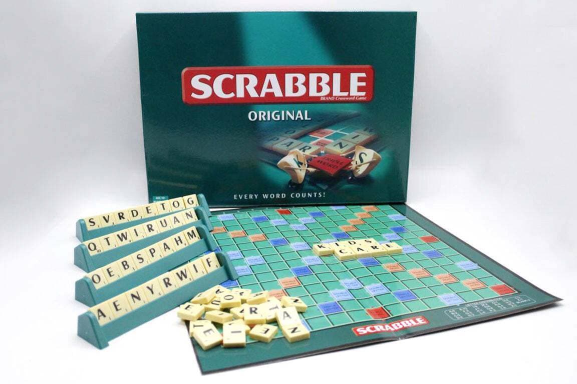 Scrabble Board Game (6670E)