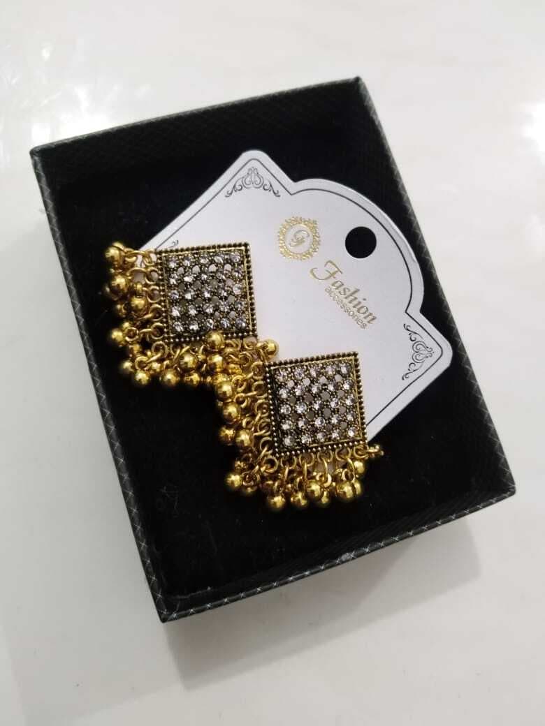 Antique Golden Square Vintage Earrings For Women - 1 Pair