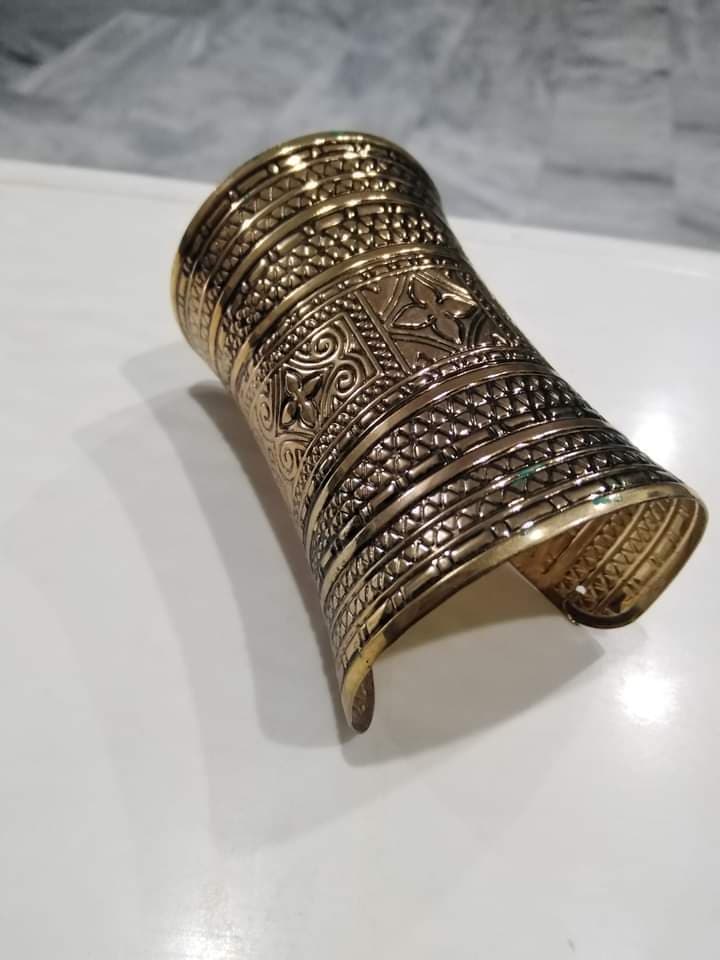 Antique Golden Metal Hand Caugh Jewellery For Women - 1 Piece