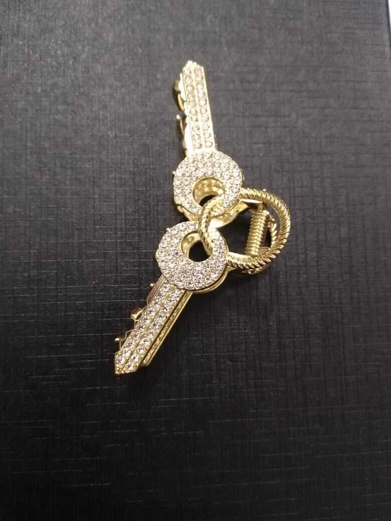 Keys Style Metal Hair Catcher for Women - 1 Piece