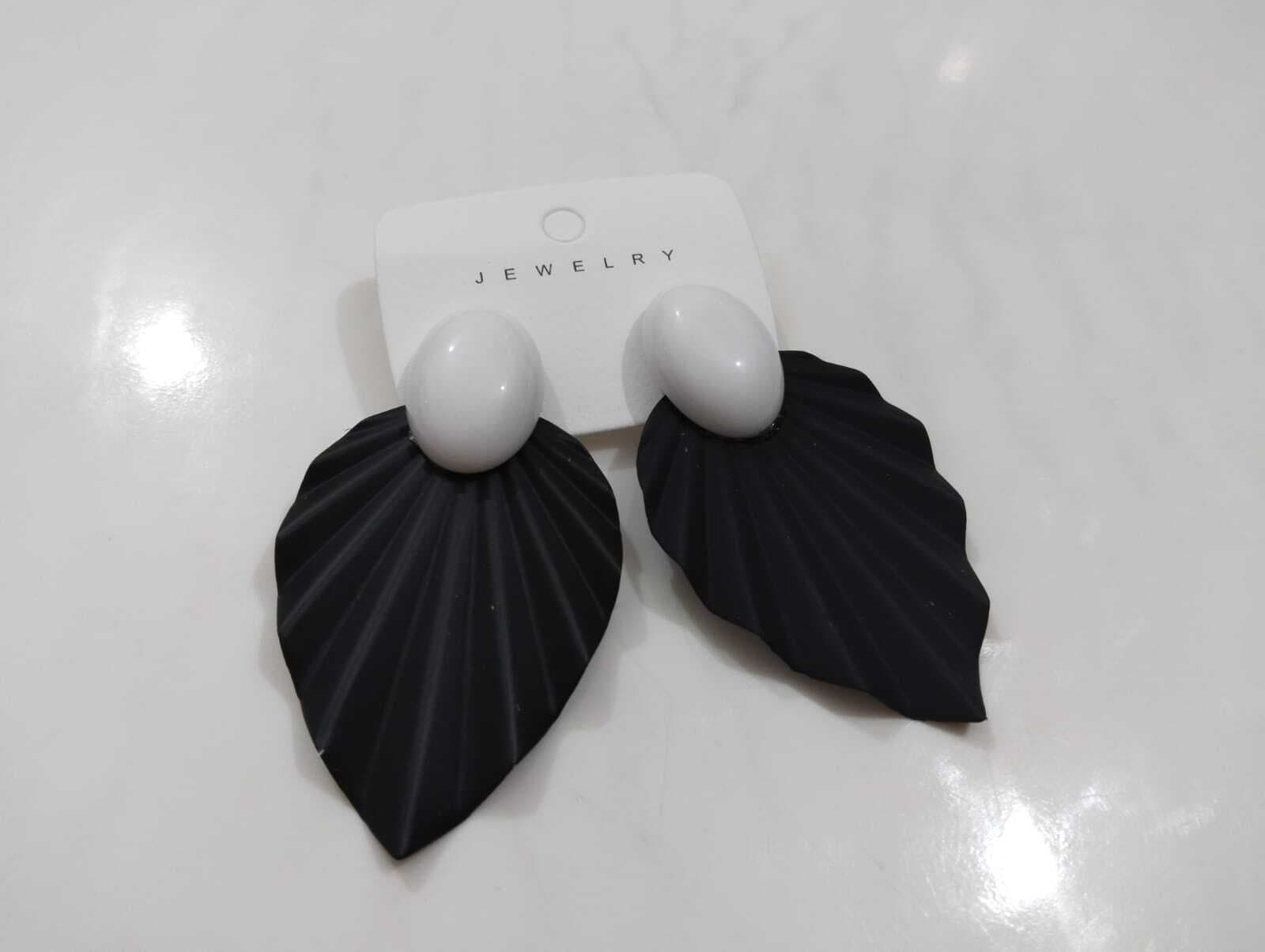 Black Fancy Antique Metal Heavy Earring For Women - 1 Pair