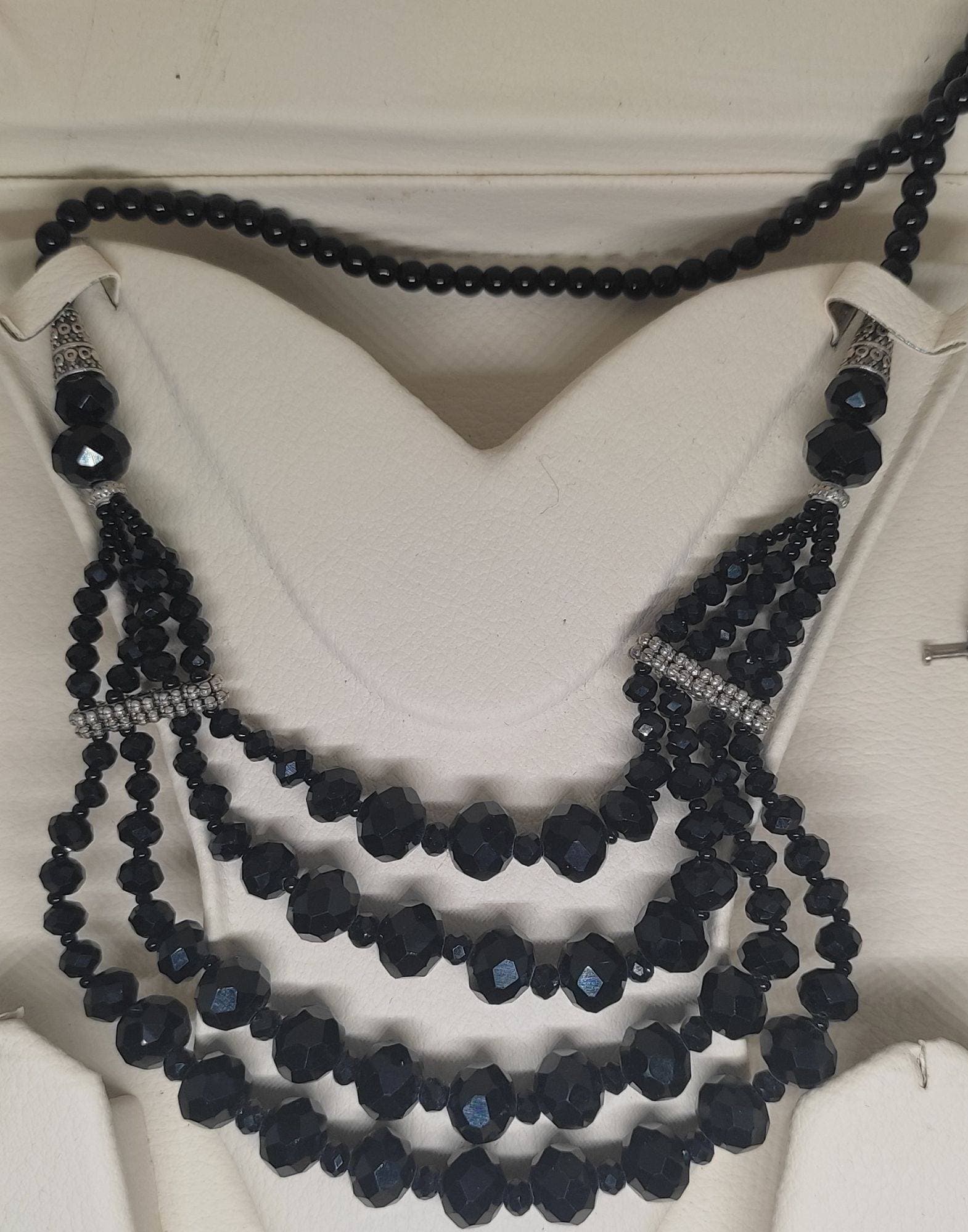 Gorgeous And Pretty Necklace For Women - Black