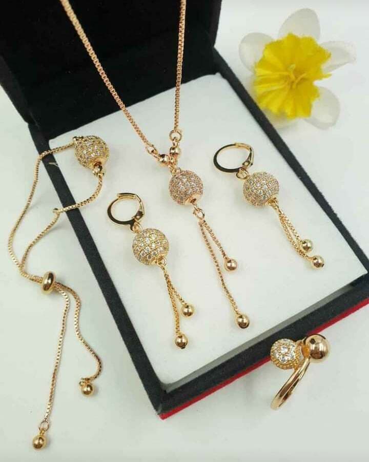 Zircon Fashion Golden Jewelry Set