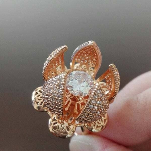 Adjustable Golden Bloom Flower Ring For Women